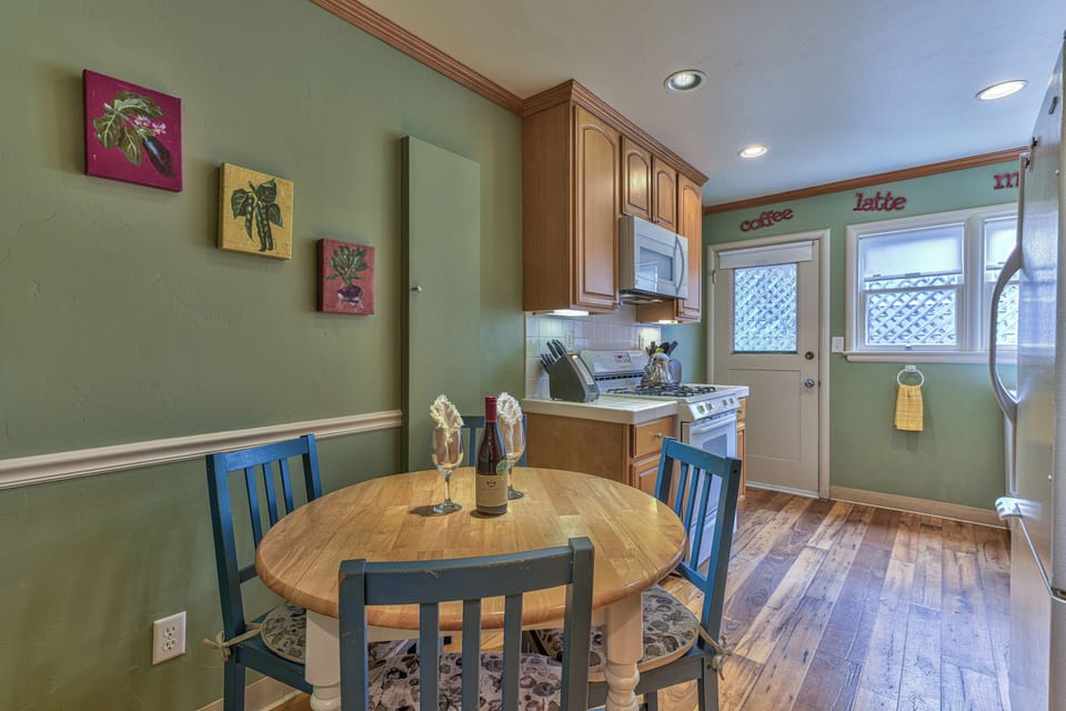 Sweet Eat-In Kitchen