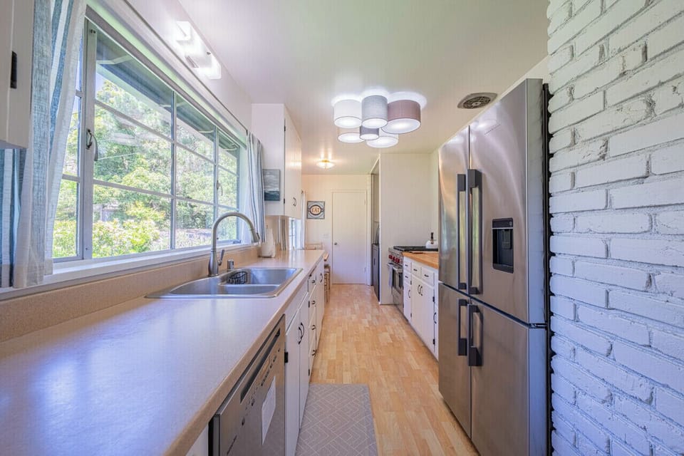 Fully-Equipped Kitchen with Modern Appliances