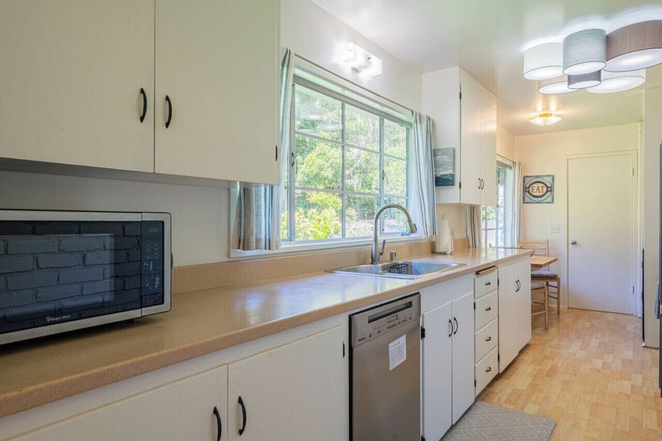 Light and Bright Kitchen