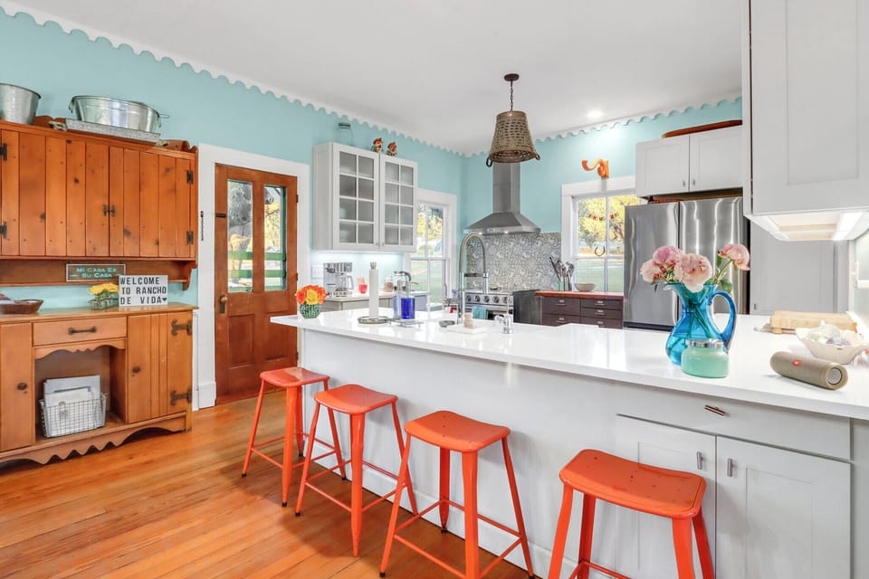 Additional seating at the breakfast bar