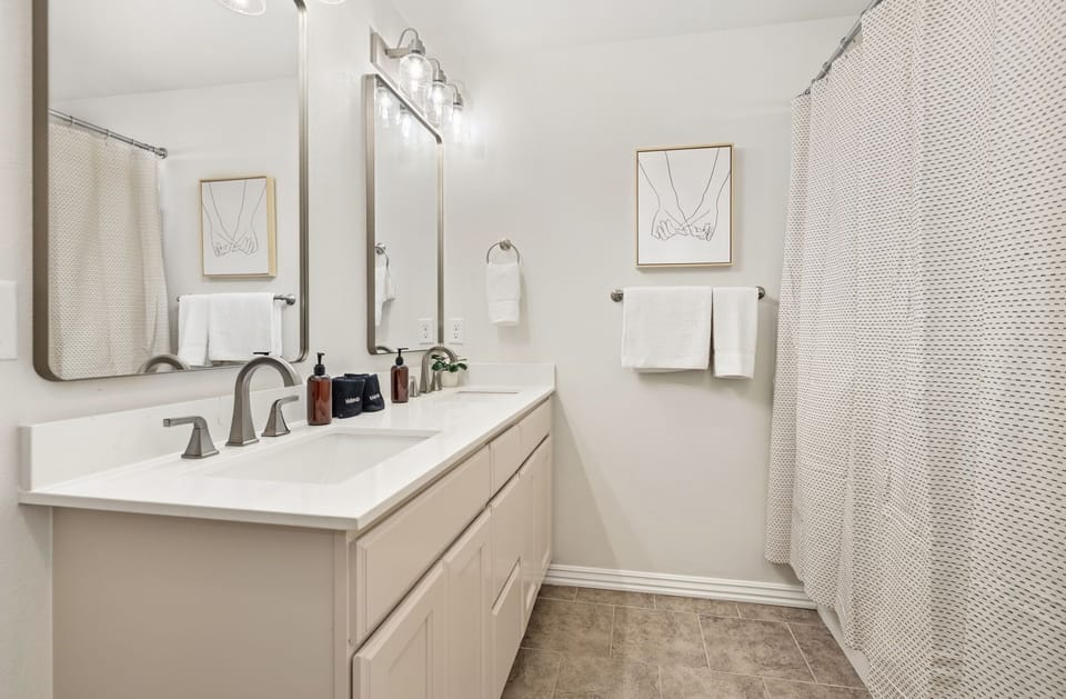 The full bathroom upstairs