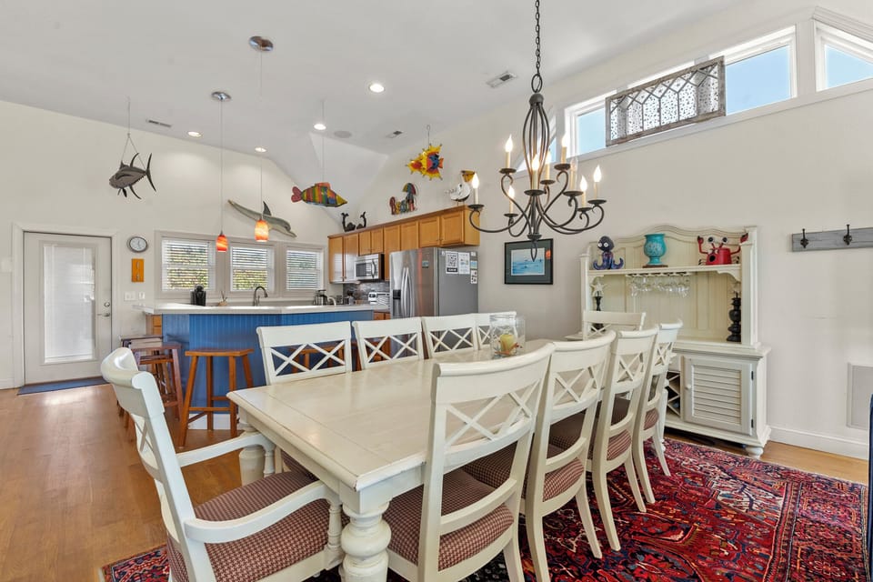 GR804: Kookoolamonga! | Top Level Dining Area