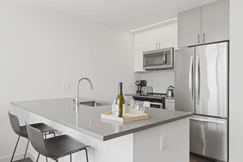 Sip wine and cook effortlessly in this gleaming modern kitchen.