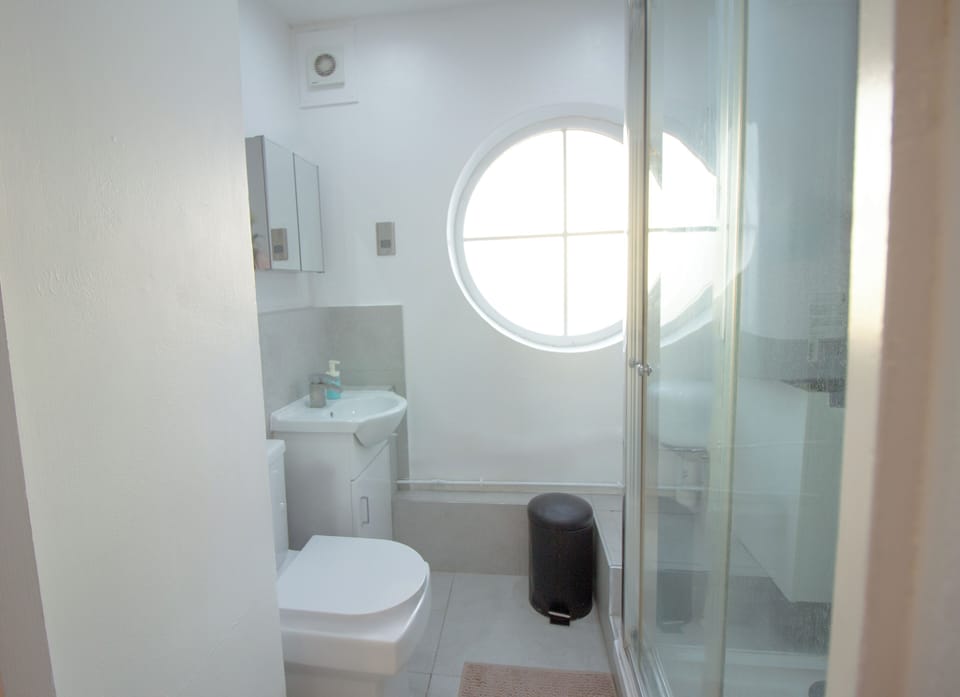 Full bathroom