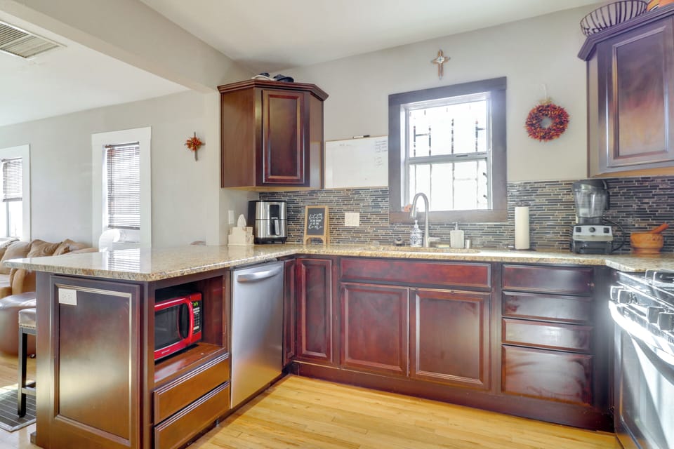 Kitchen | Drip Coffee Maker & Keurig