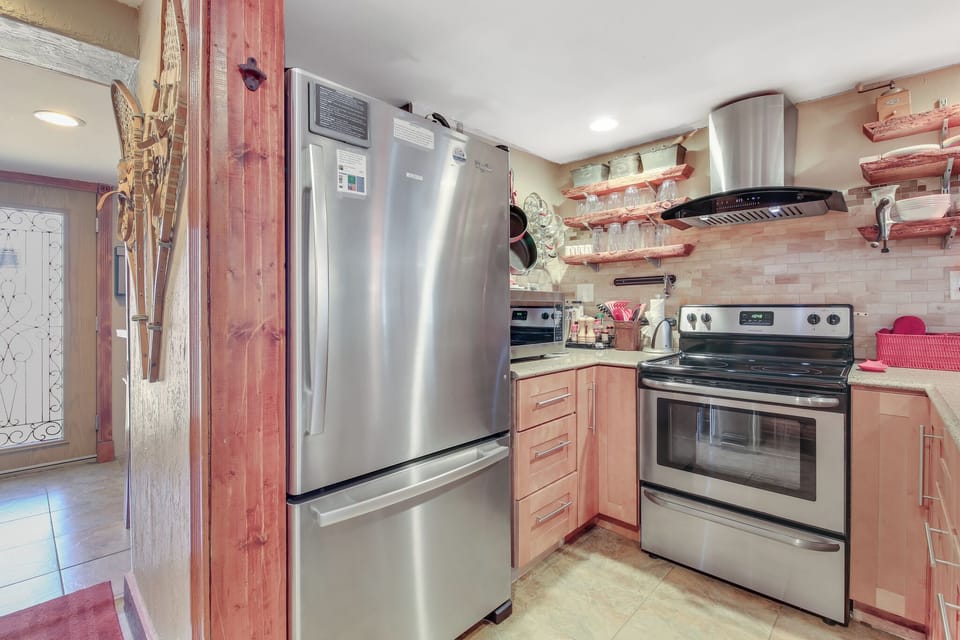 Fully equipped kitchen with granite countertops and everything you need.