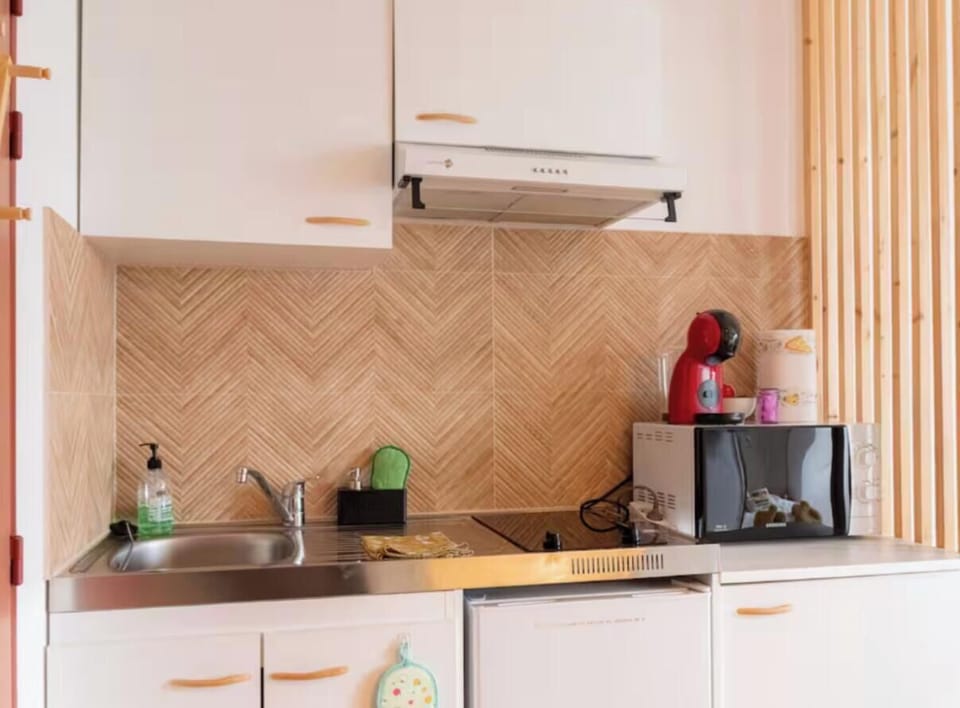 Kitchenette équipée avec tout le nécessaire pour cuisiner durant votre séjour