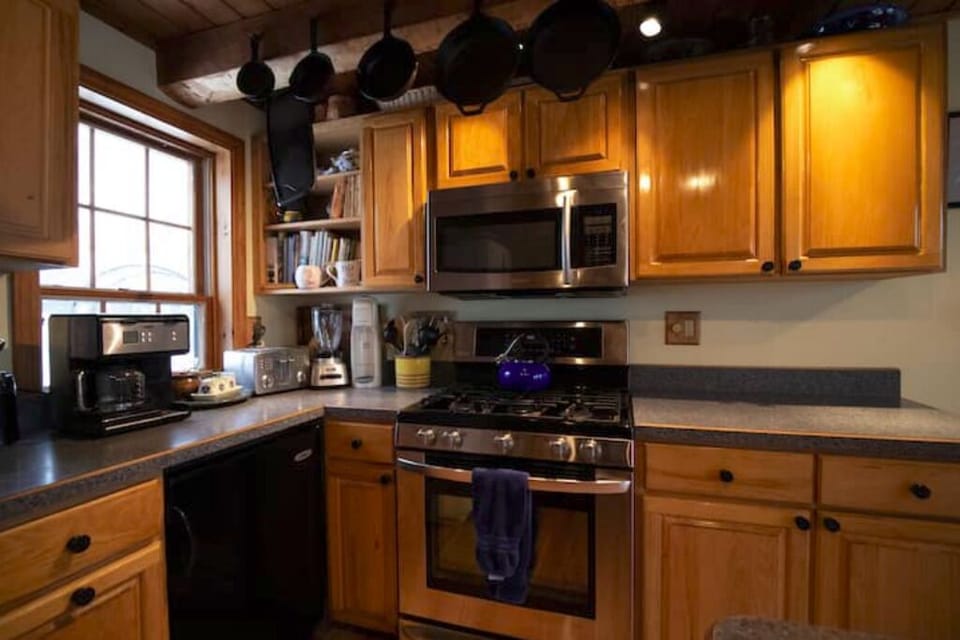 Kitchen cooking area