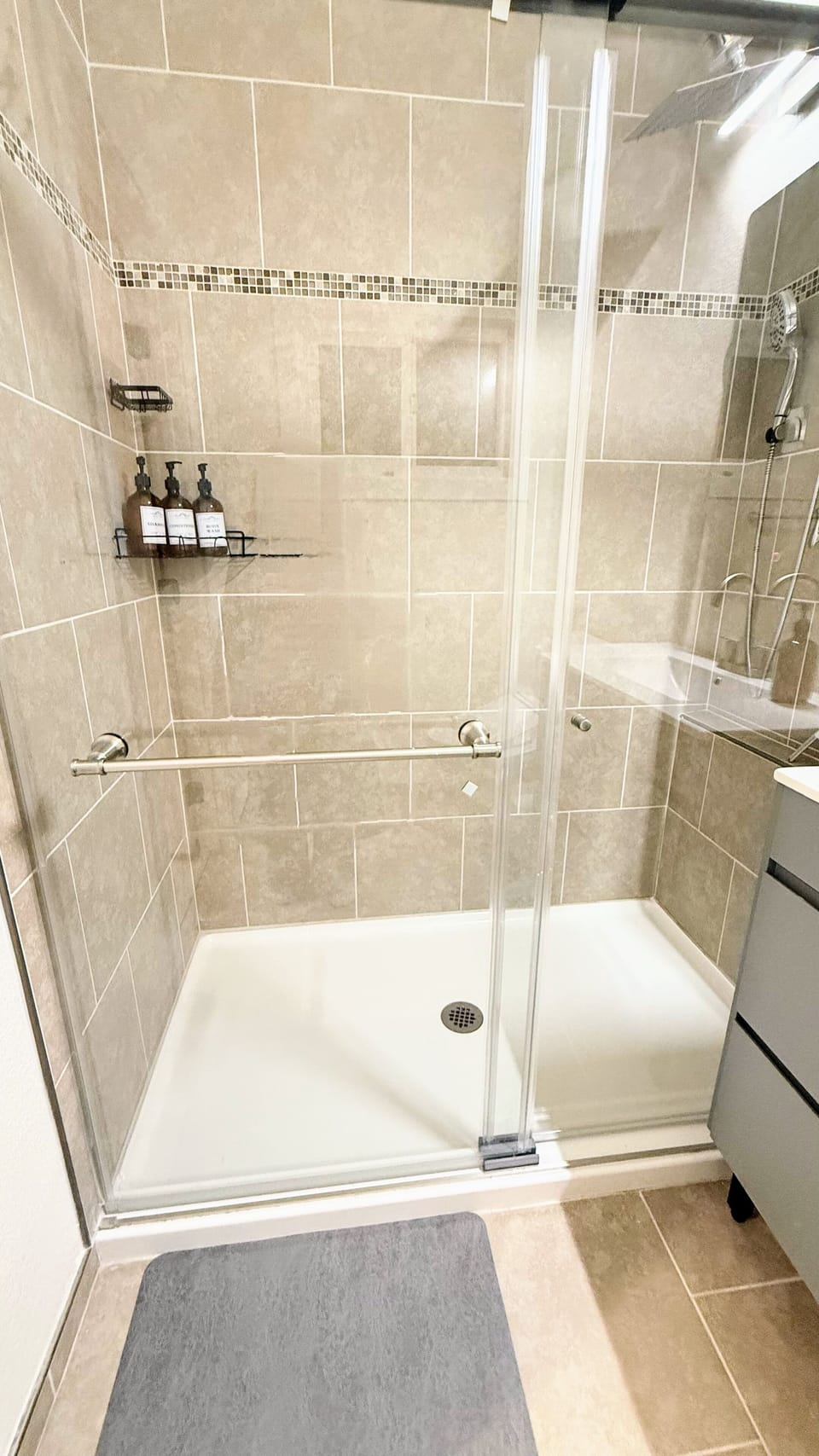 Standing shower