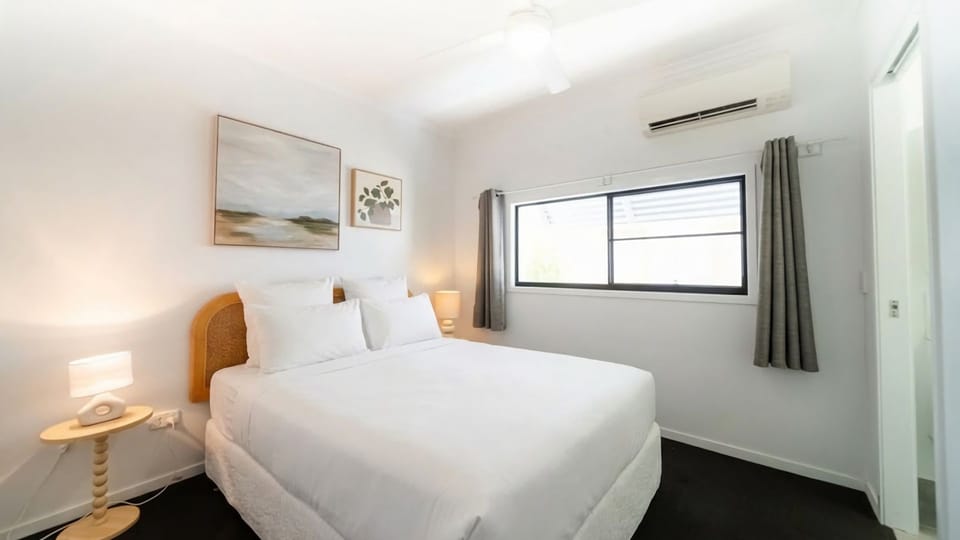Bedroom 2 image 1