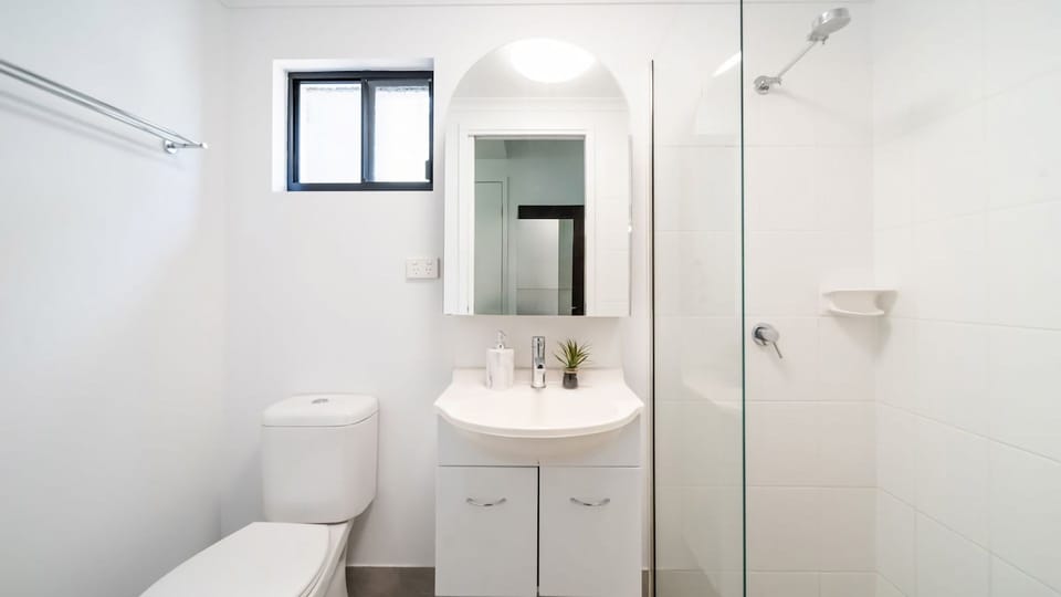 Full bathroom 2 image 1