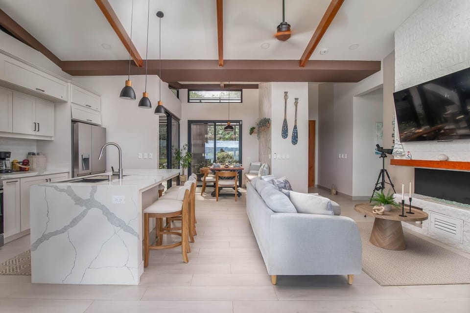 Kitchen Island with seating (4)