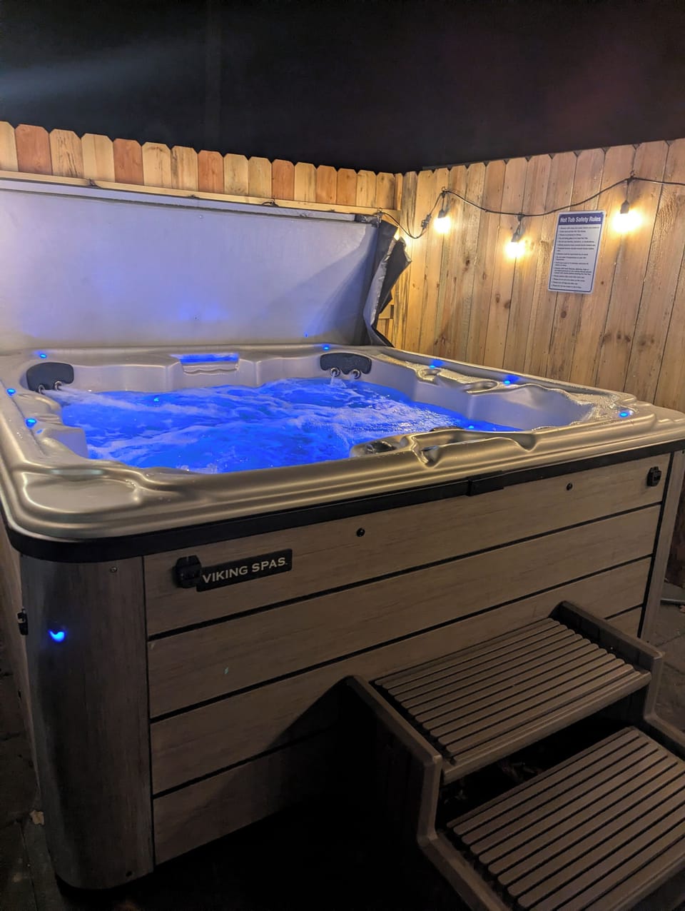 Outdoor spa tub