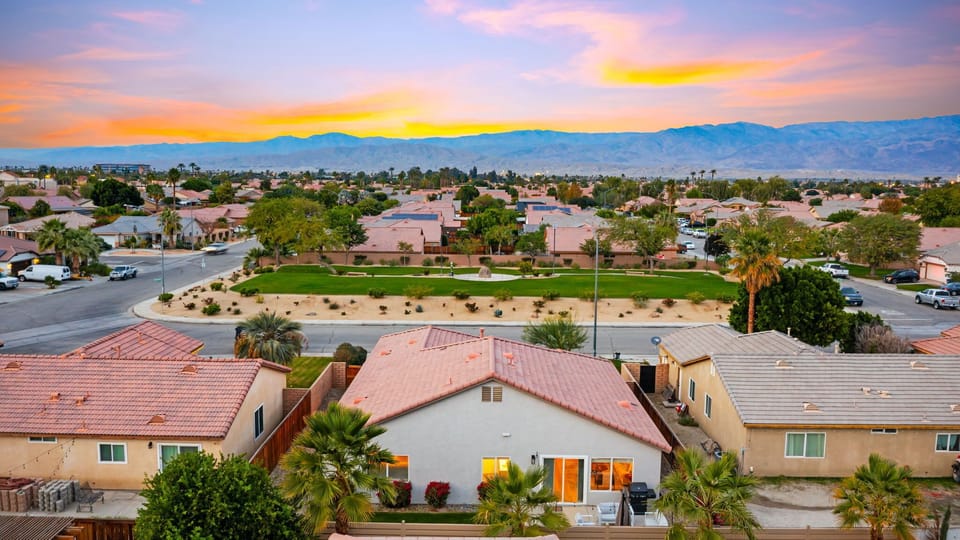 Quiet neighborhood with beautiful desert sunsets