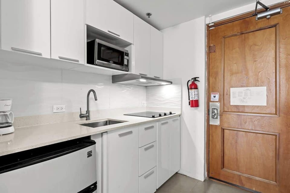 Experience the perfect blend of functionality and modern design in our well-appointed kitchenette. From quick heating to simple cooking, this space ensures you have the freedom to dine in and enjoy your stay on your own terms.