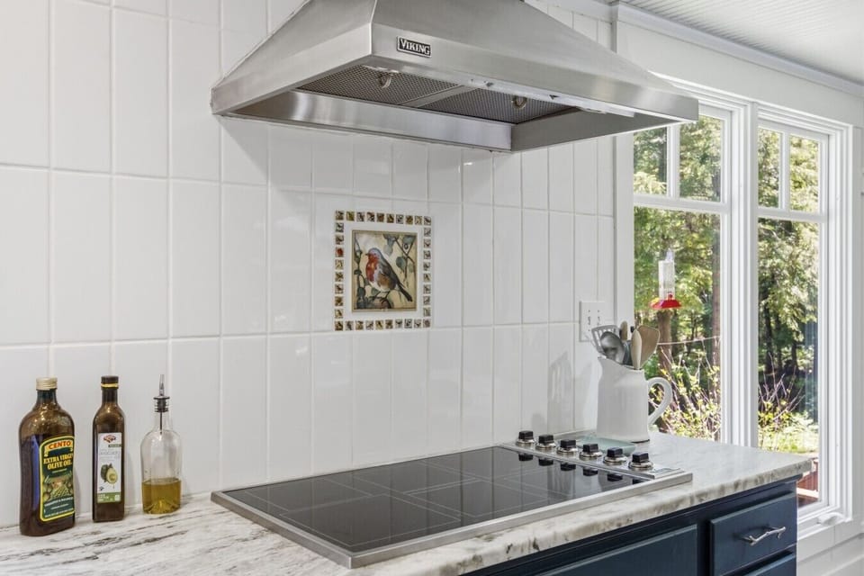 Modern cooktop with everything you need to prepare meals at home.