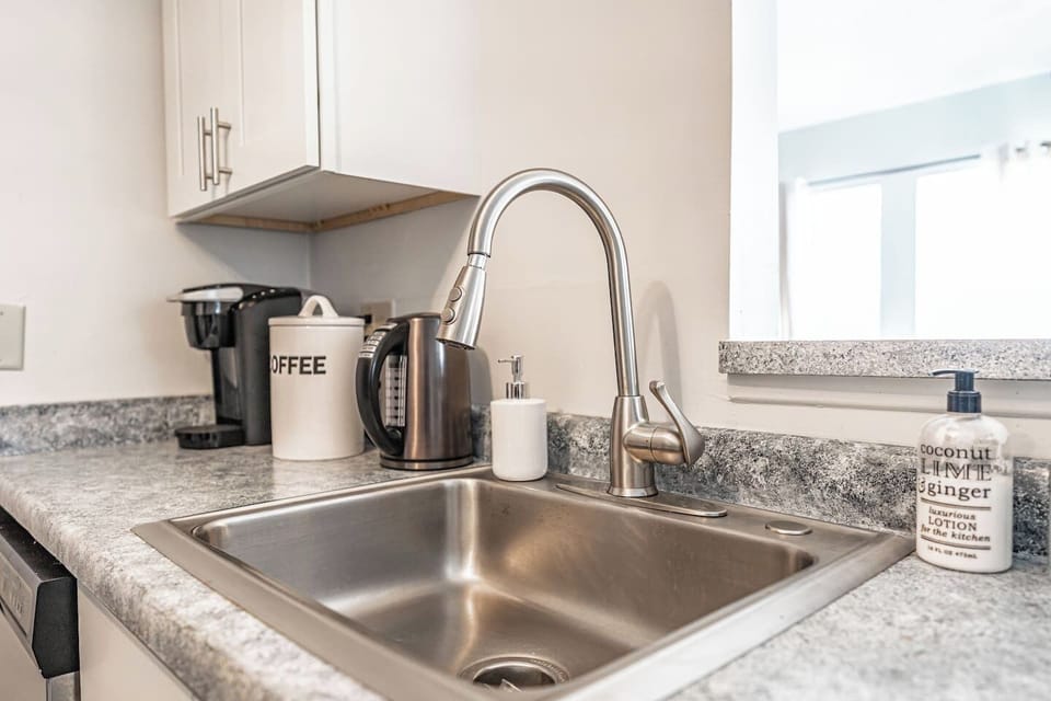 Keurig coffee and electric kettle
