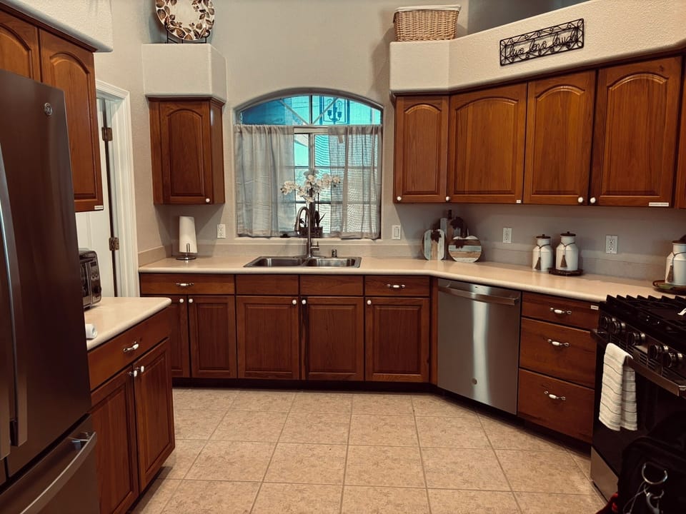 Kitchen - Spacious enough for entertaining with all the modern conveniences!