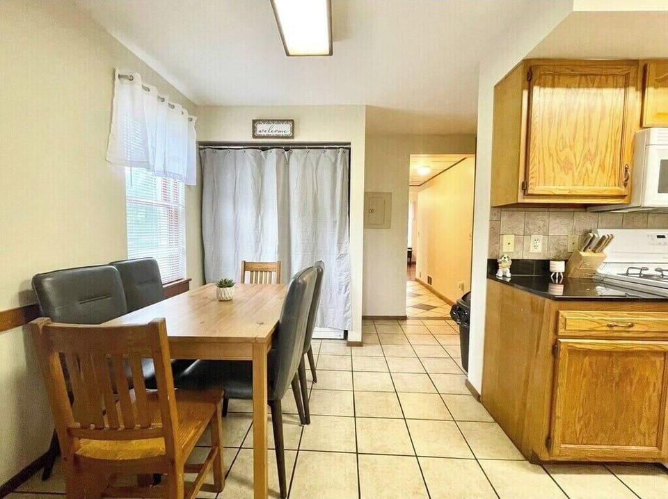 Dining Area 2