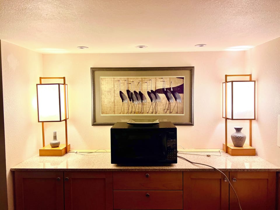 Drybar with microwave in dining nook area of Zen Suite 