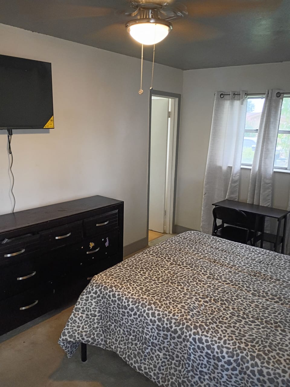 Try Co- Living in  your tranquil Dallas  Private Rooms with cool AC breeze House in Dallas