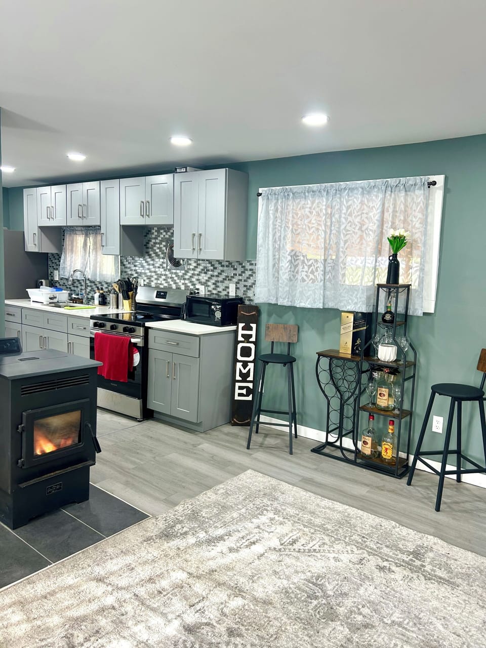 Kitchen, small bar, pellet stove.