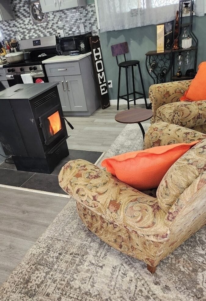 Sit by the fire (pellet stove) in the cozy armchairs and sip a warm drink!