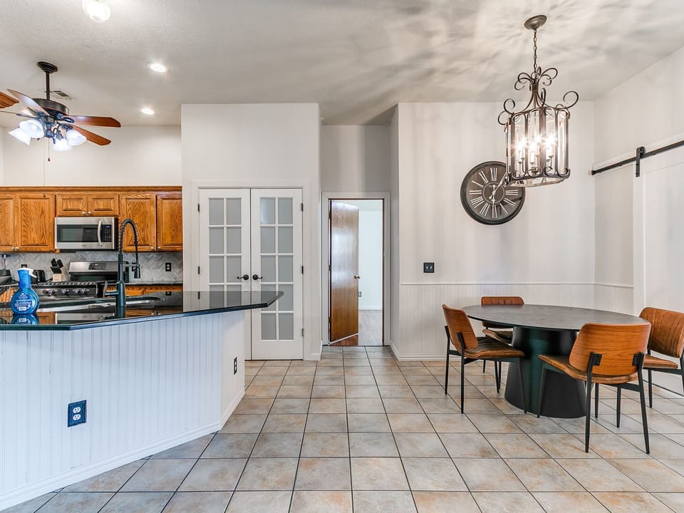 Kitchen/Dining Area