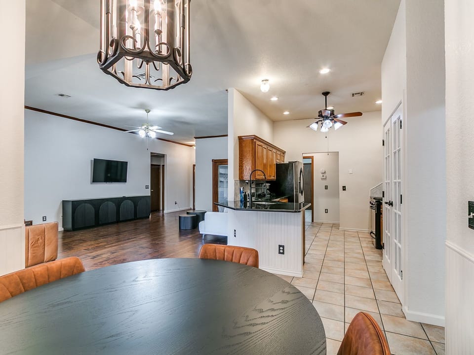 Kitchen/Dining Area