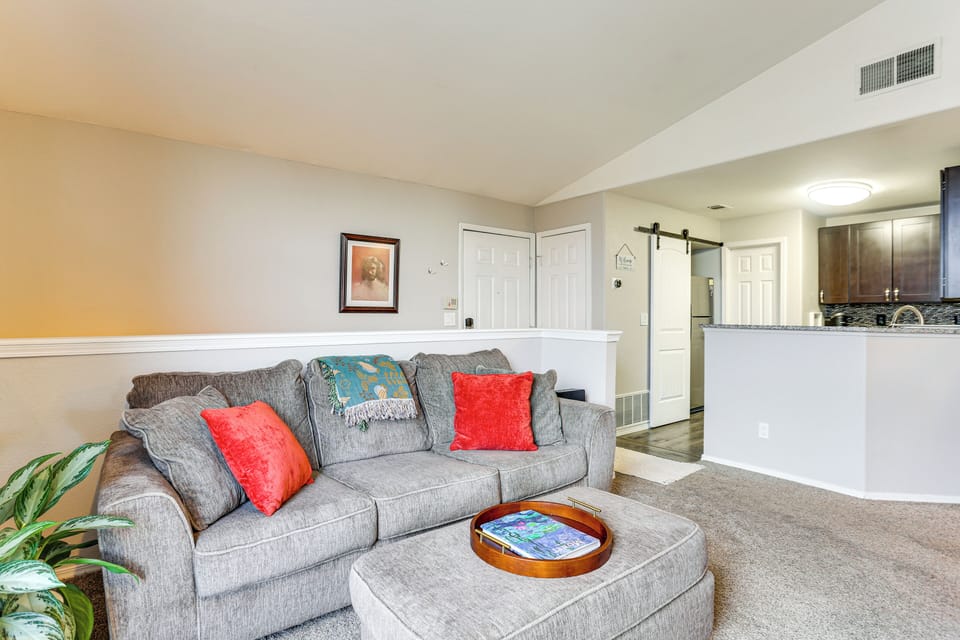 Living Area | Smart TV | Gas Fireplace | Books