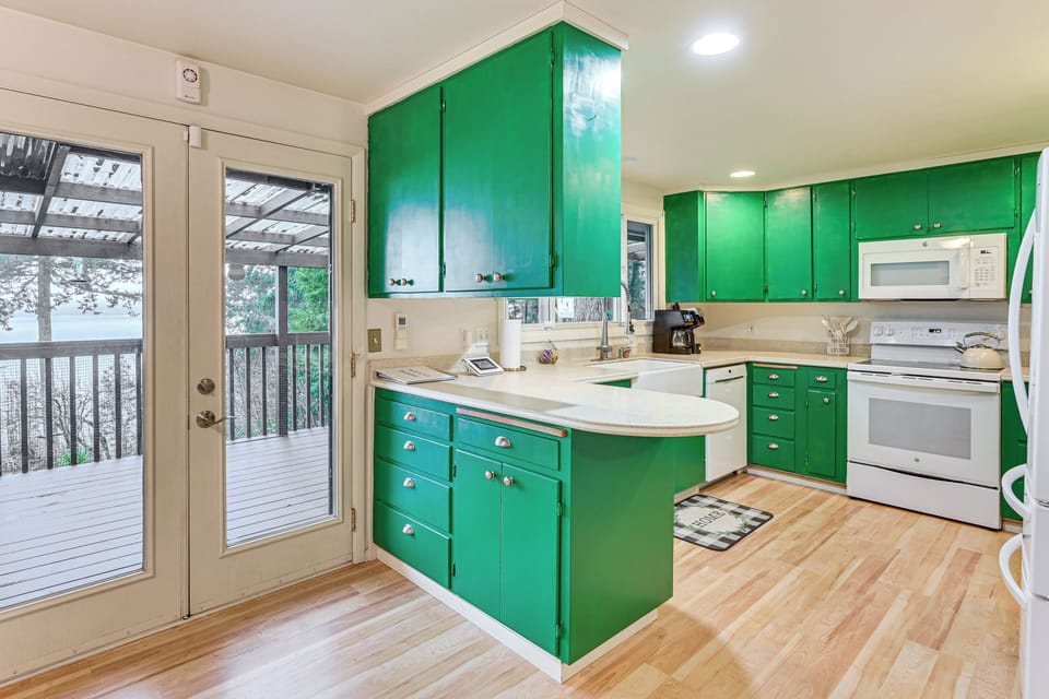 Kitchen | Cooking Basics | Drip Coffee Maker | Dishwasher | 1st Floor