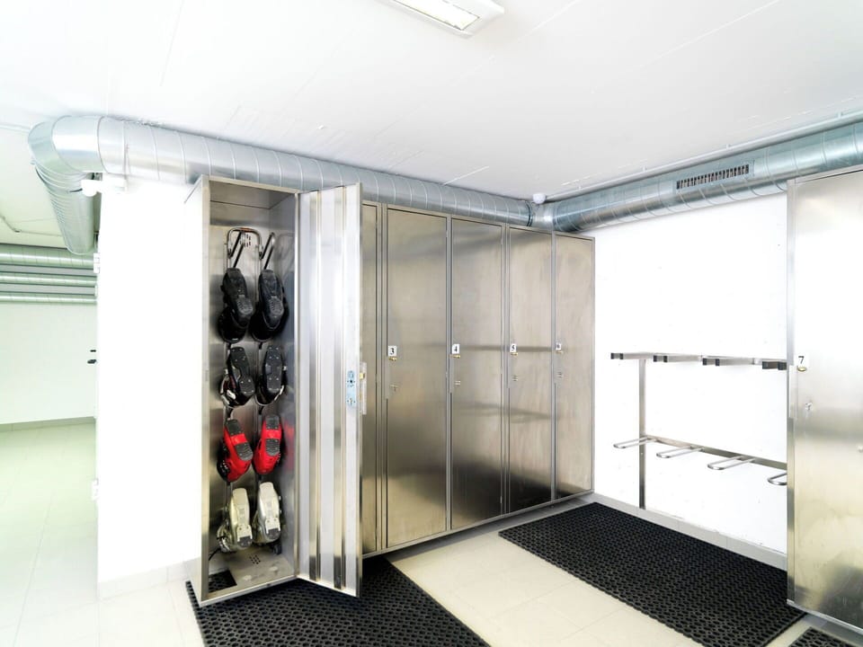 Flooring, Floor, Metal, Aluminium, Steel, Basement