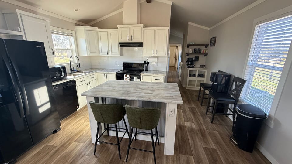 Dining & Kitchen