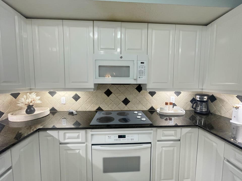 Full kitchen