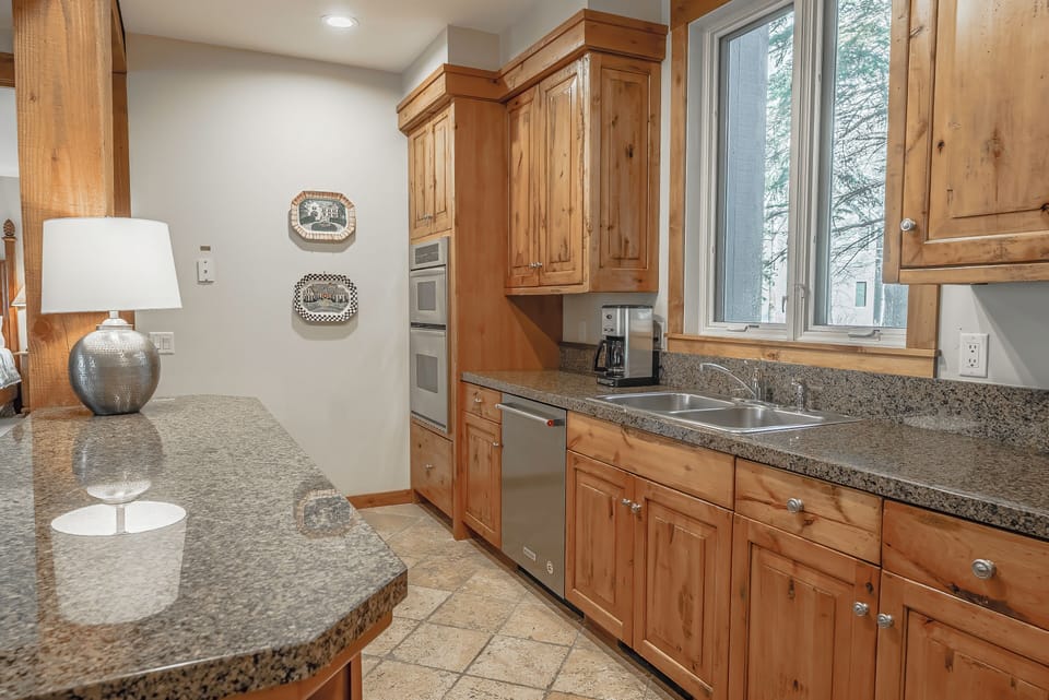 Clean Spacious Kitchen