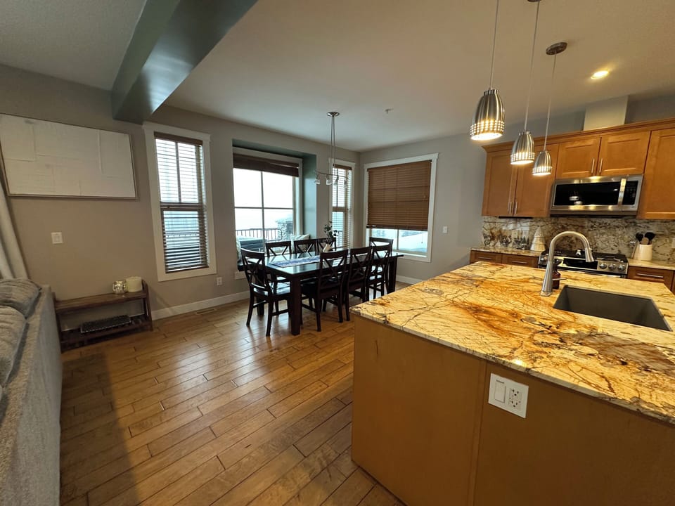 Dining area/Kitchen