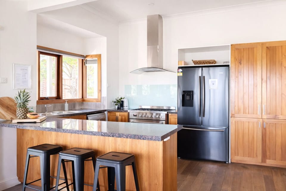 Large kitchen to entertain