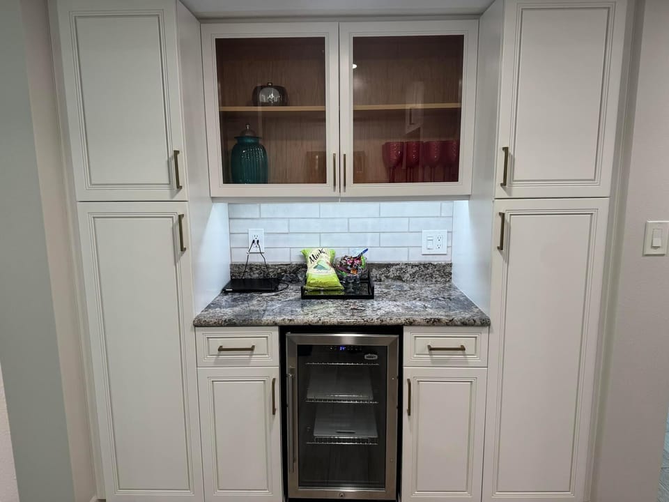 Bar area with pantry on eac h side