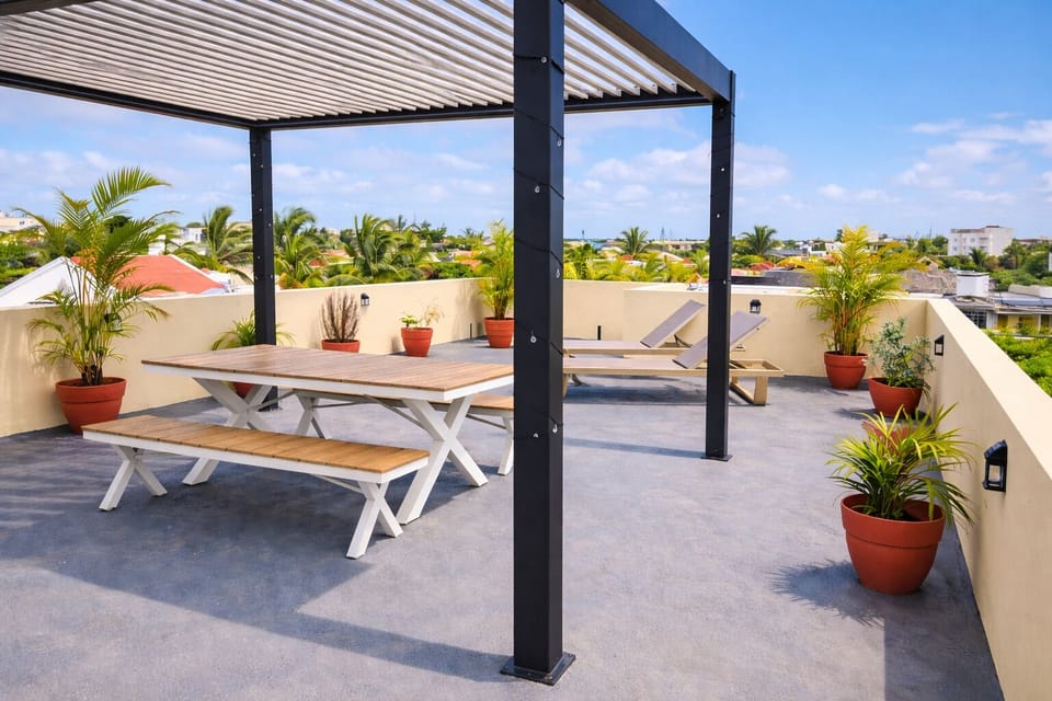 Rooftop area to sunbath