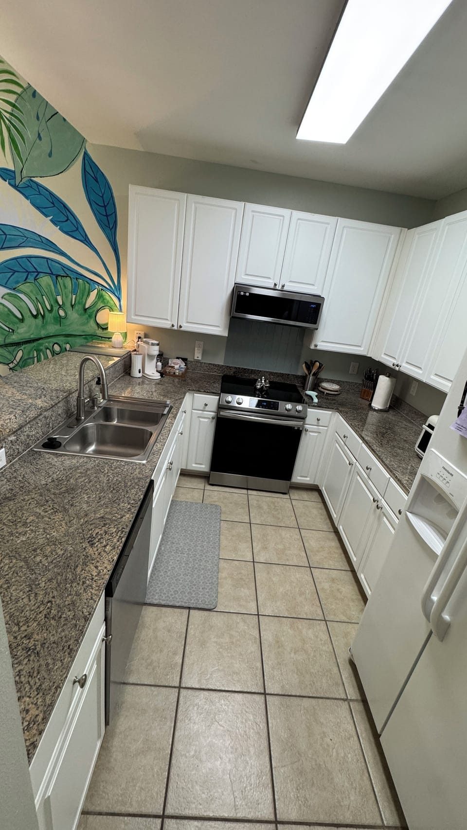  Vacation oasis just 1.4 miles to the white sands in charming Gulf Shores. Apartment in Gulf Shores