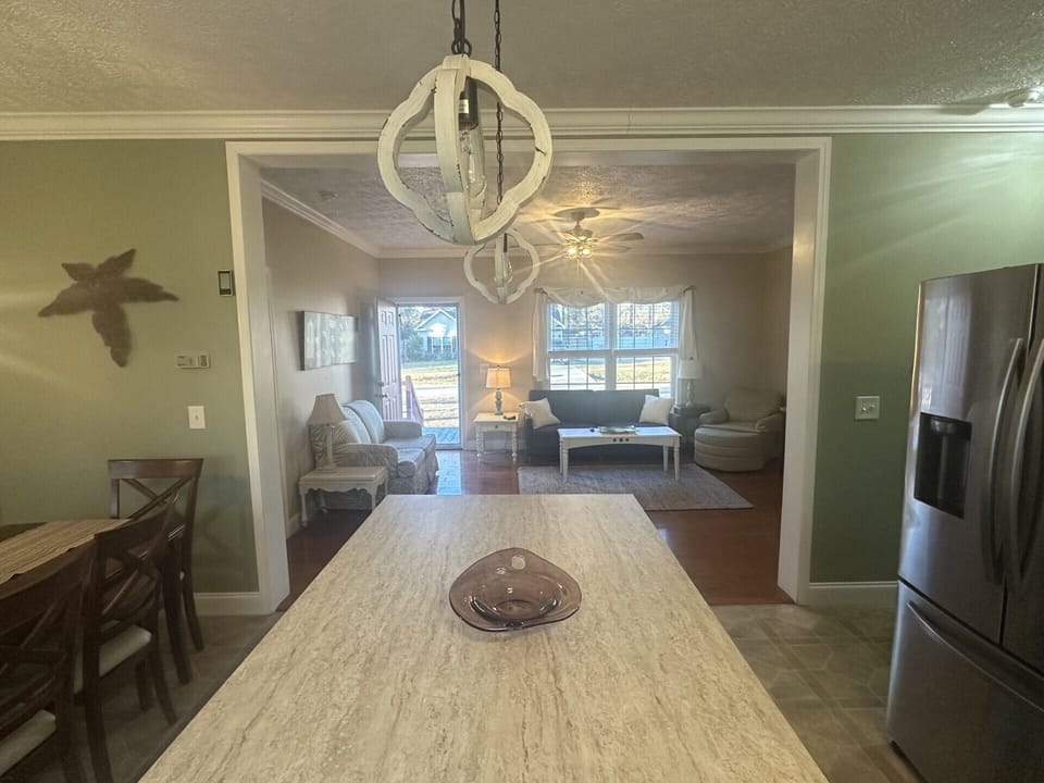 Fully-equipped kitchen with seats for 10 at island and table