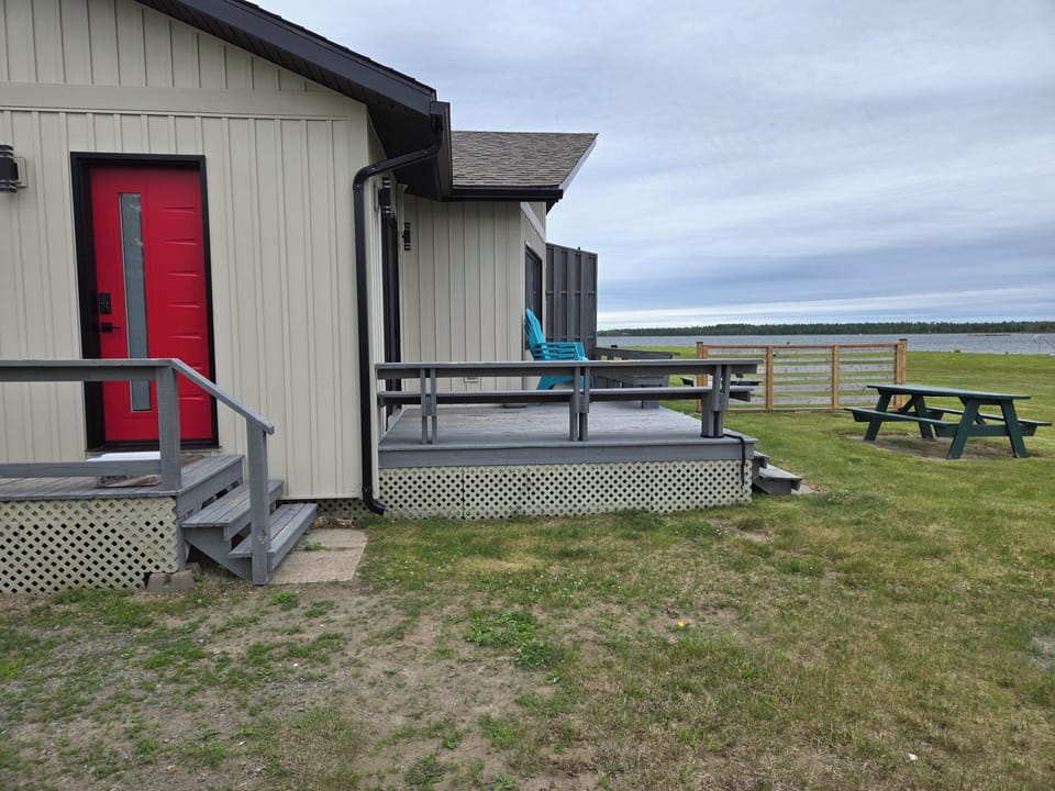 More outdoor deck