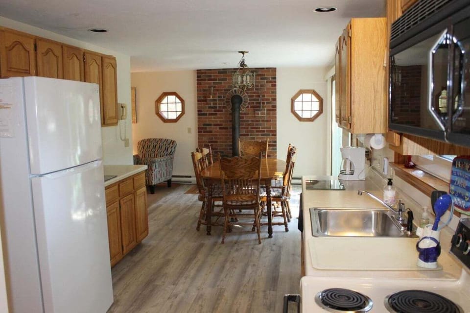 Kitchen & Dining