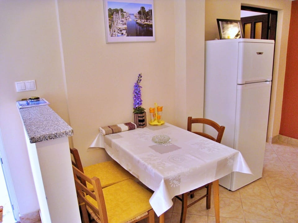 Dining room 2