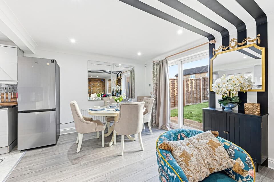 Dining area with seating for up to 5 people