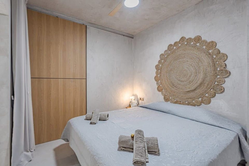 2nd Bedroom with Queen-Size Bed, Wordrobe & Mirror