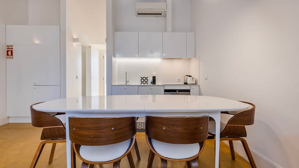 An inviting and spacious dining area, for a homemade shared meal.
#comfort #family #portugal #pt #lisbon
