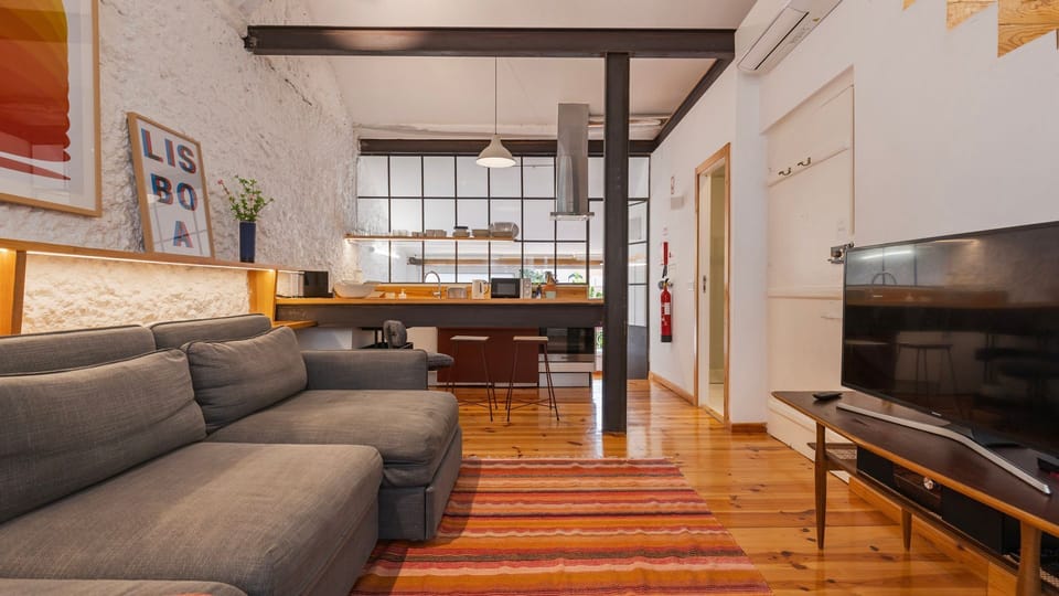 The apartment has Wi-Fi, a flat screen TV, and air-conditioning.
#comfort #vacation #portugal #pt #lisbon