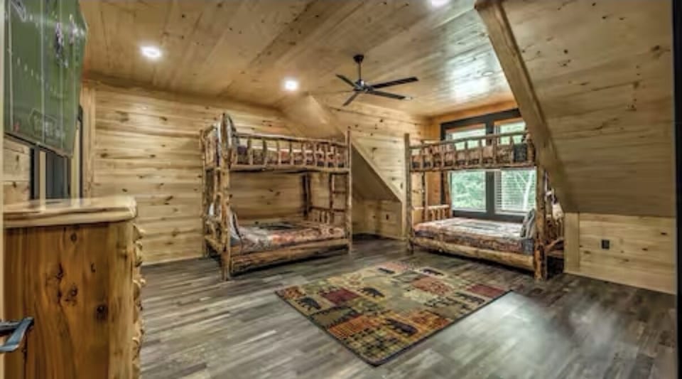 Bedroom 4: Bunk Room
