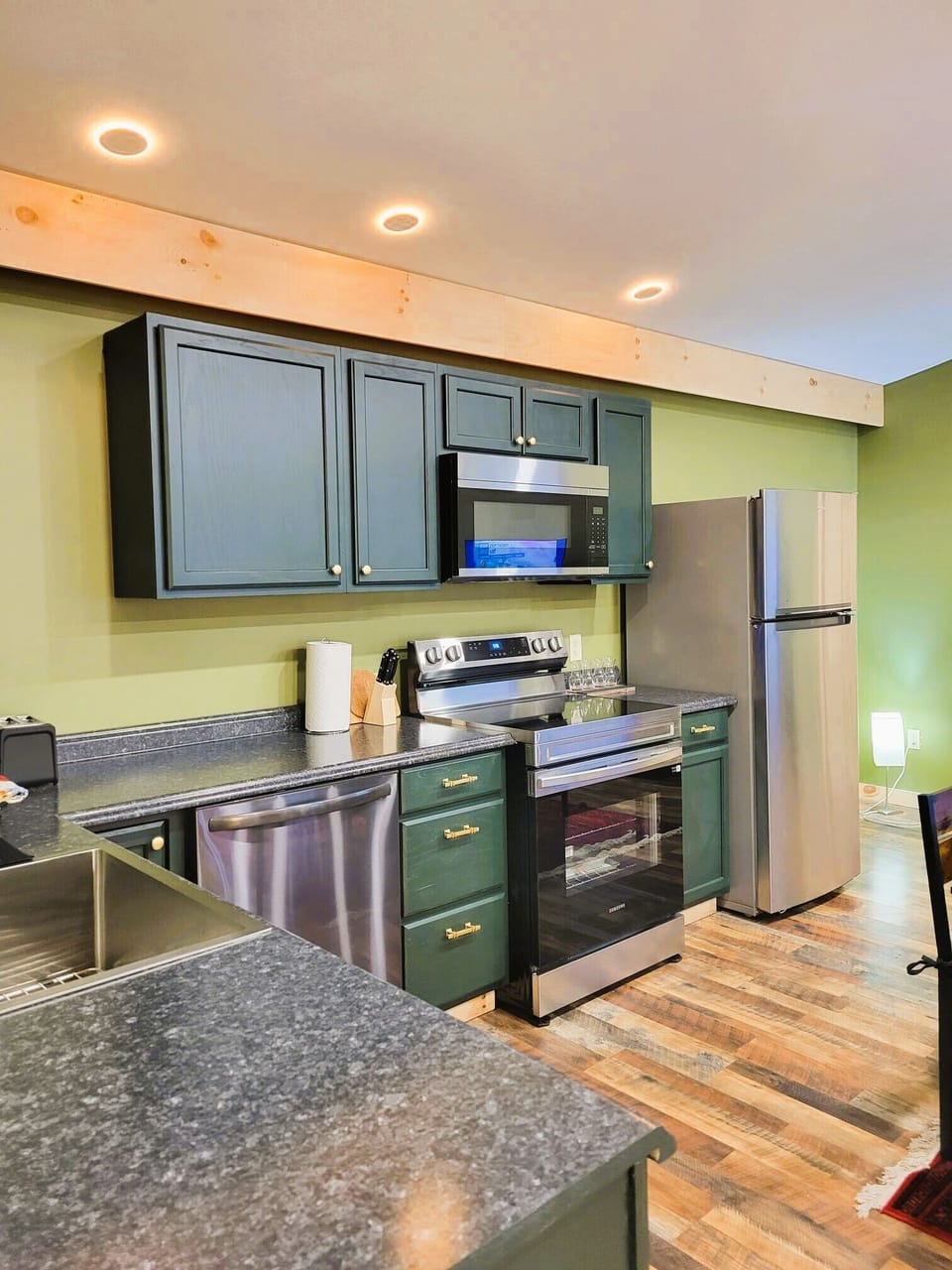 H4 - Three-Bedroom Apartment (595)